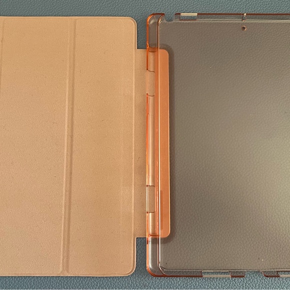 Apple iPad Air 3 Bundle - Picture 7 of 14